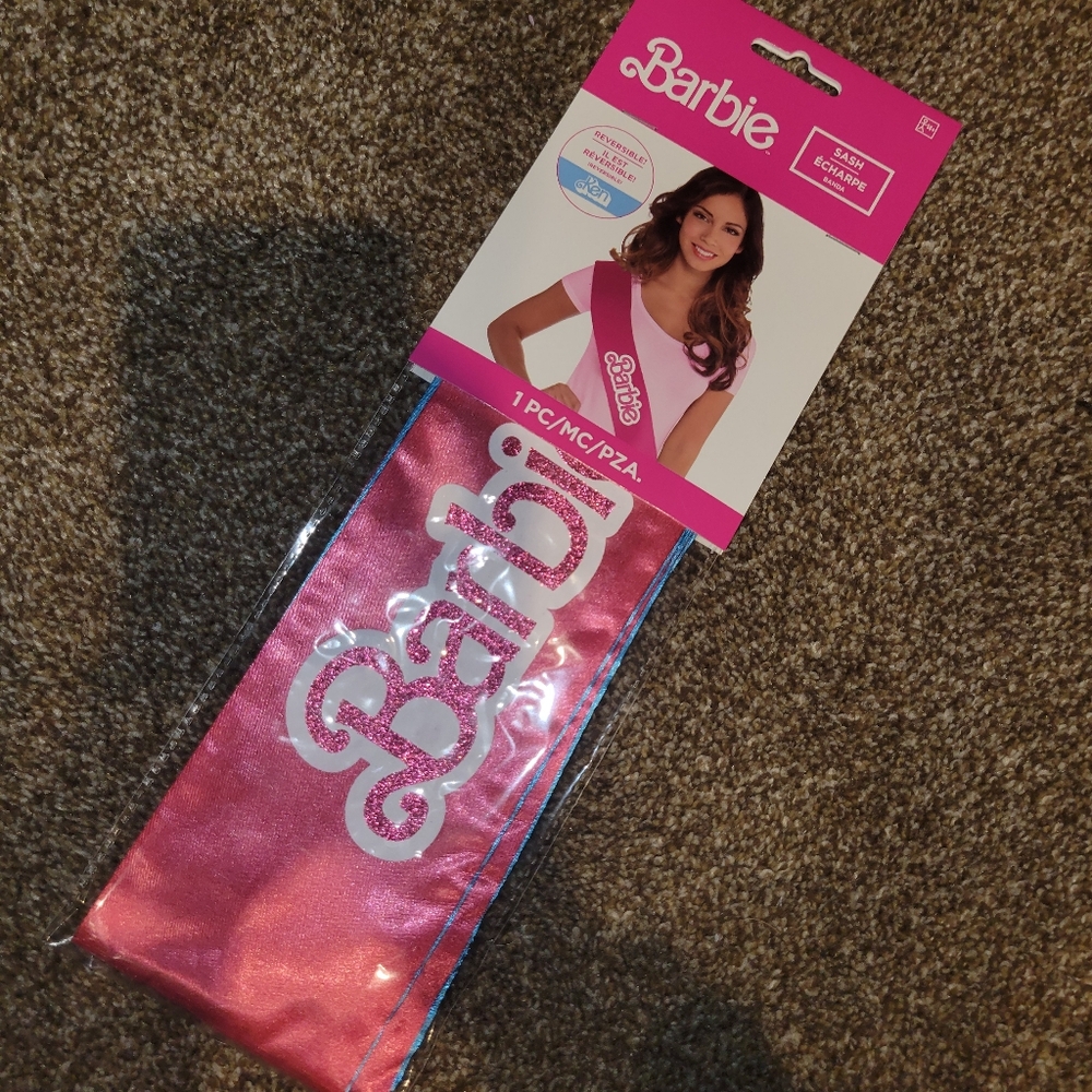 Malibu Barbie/Ken Deluxe Reversible 30" 1 count